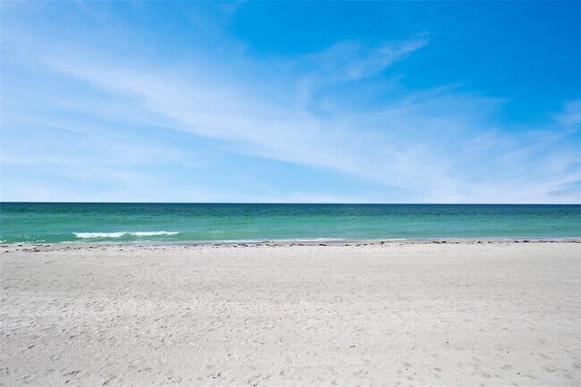 Building Photo - 1050 Longboat Club Rd