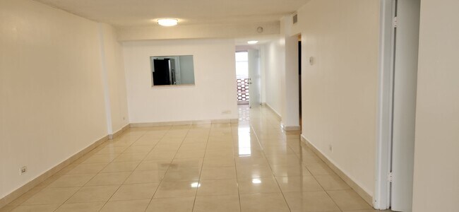 Building Photo - 3660 NE 166th St