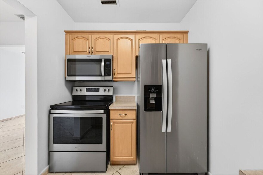 Building Photo - 6447 SW 10th St