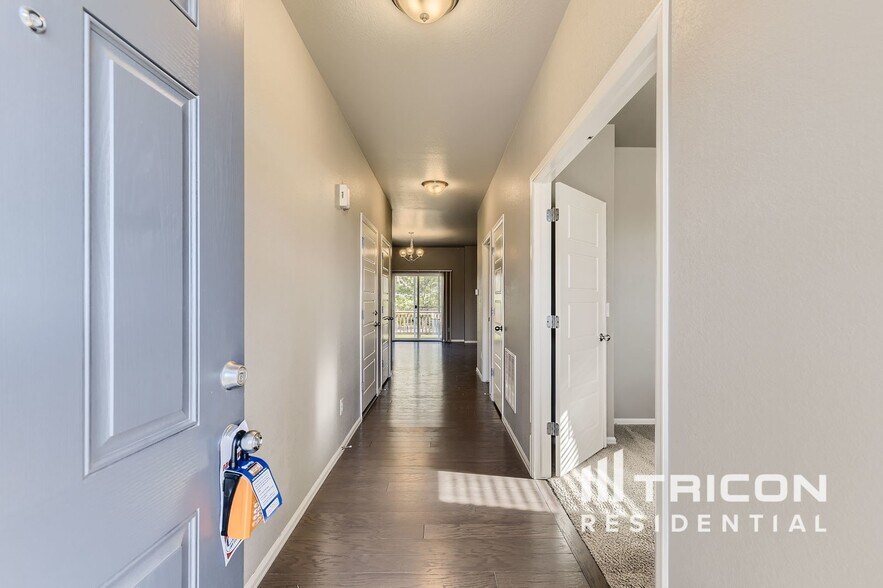Building Photo - 20732 Scenic Park Dr