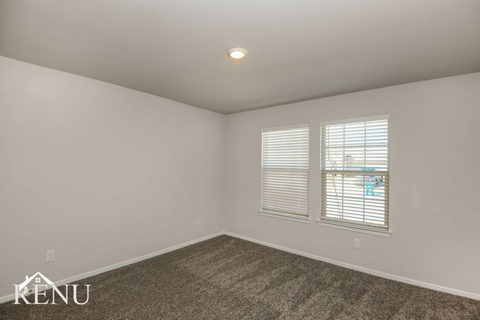 Building Photo - 16428 Marinette Ct