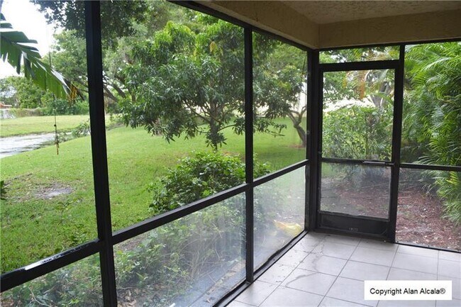 Building Photo - 709 Gardens Dr