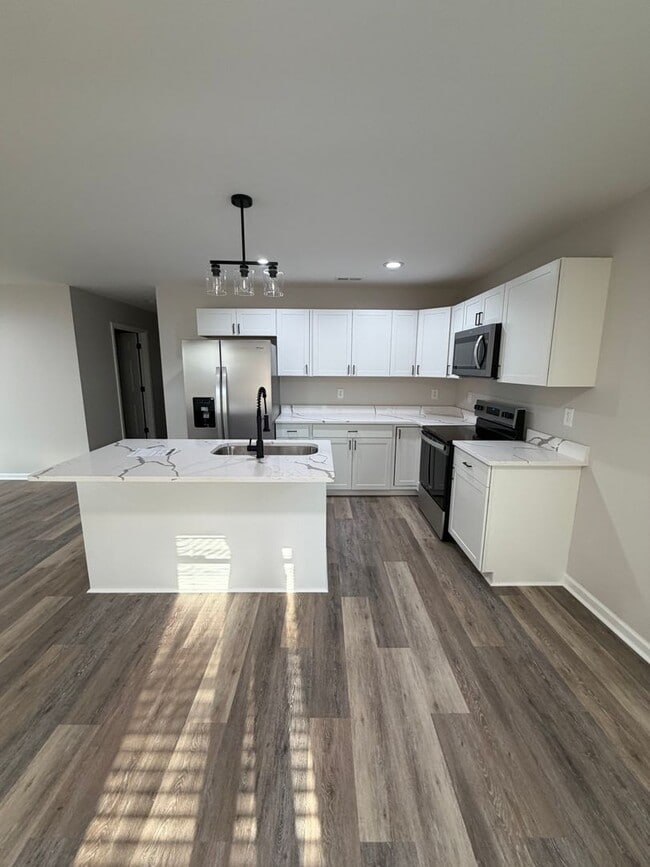Building Photo - Open concept, location and easy living!
