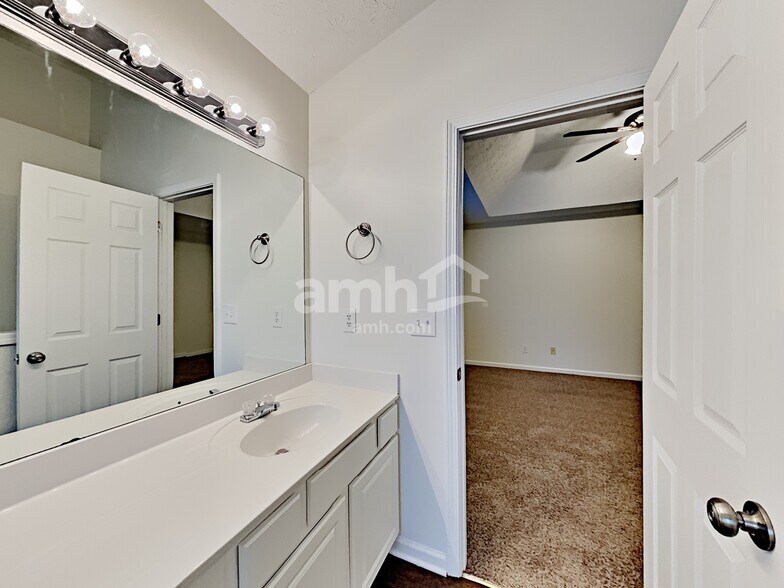 Building Photo - 4442 High Gate Dr NW