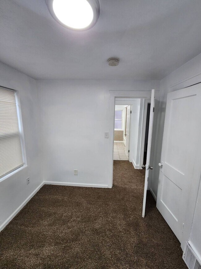 Building Photo - 10422 Dove Ave