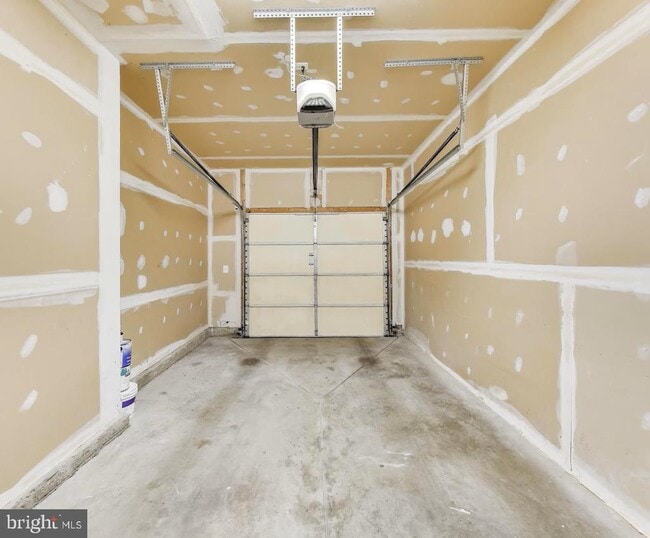 Building Photo - 2400 Brookmoor Ln