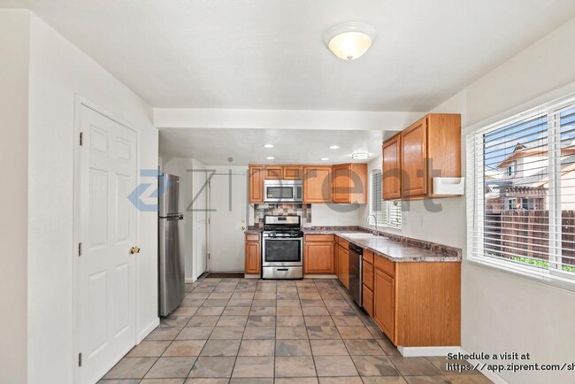 Building Photo - 808 Tremont Ct