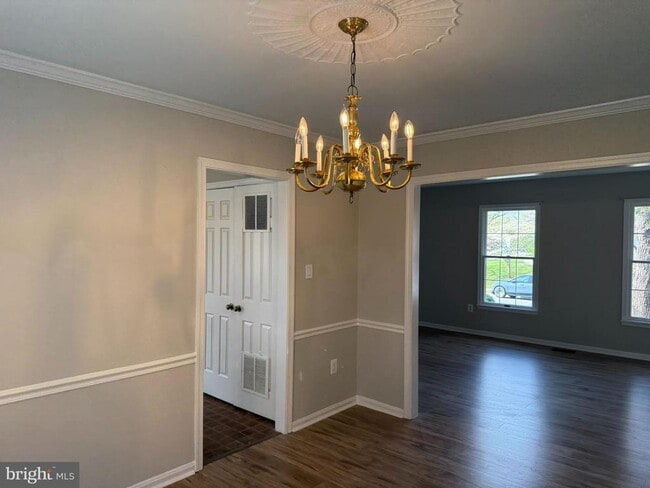 Building Photo - 8659 Bannerwood Dr