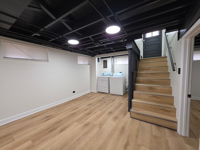 Building Photo - 5251 S Hamlin Ave