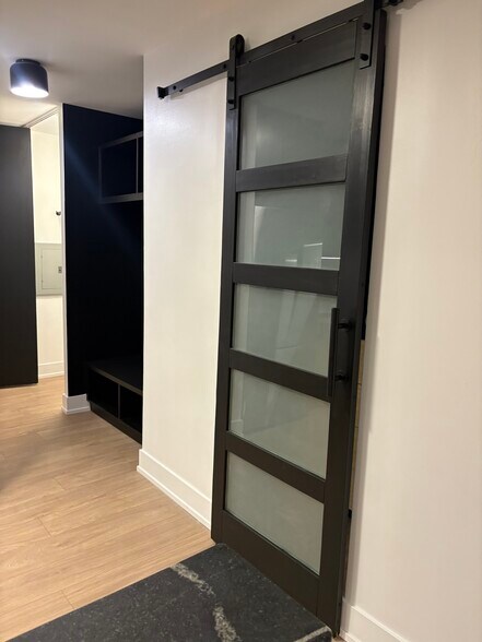 Building Photo - 1 E Scott St