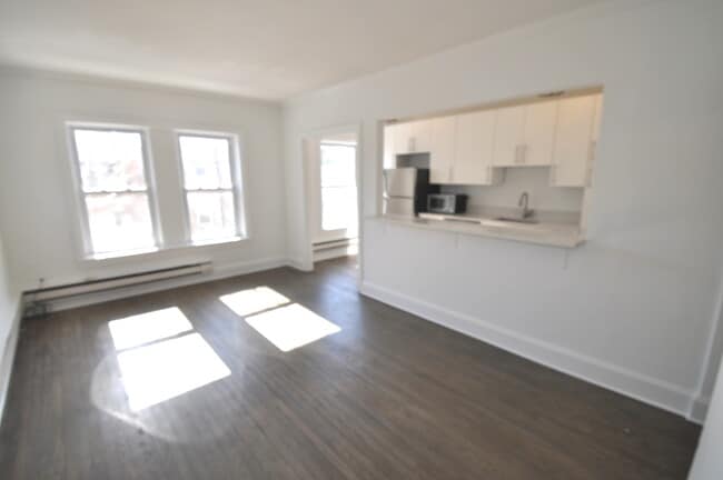 Building Photo - 846 W Ainslie St