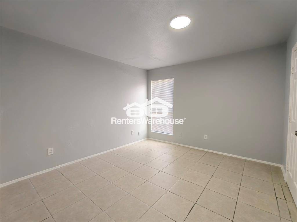 Building Photo - 8034 Antoine Dr