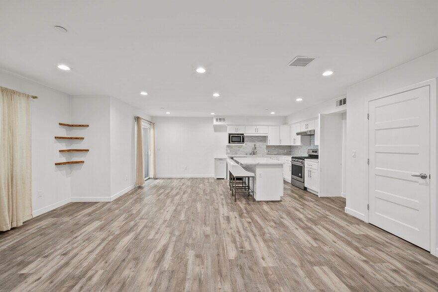 Building Photo - 9104 Burnet Ave