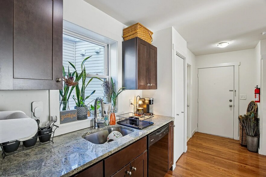 Building Photo - 324 4th St