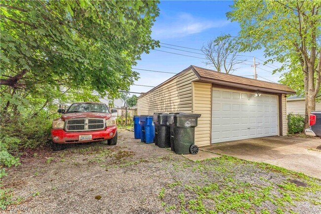 Building Photo - 14614 Glendale Ave
