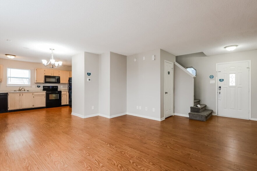 Building Photo - 35 Frostwood Ln