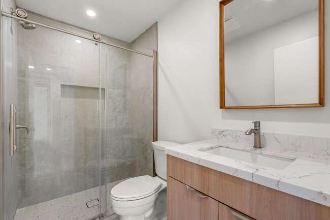 Building Photo - 1400 E Palm Canyon Dr