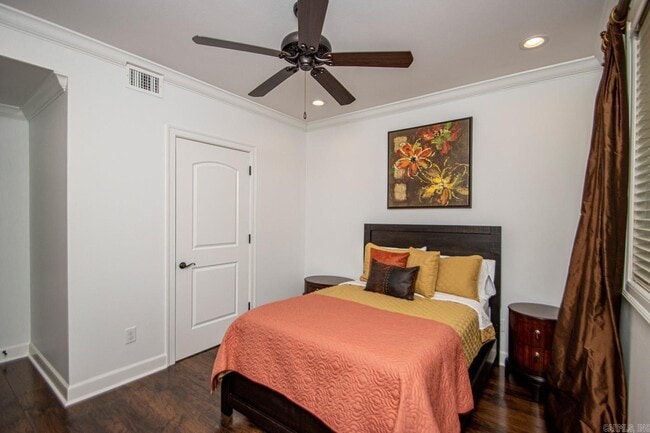 Building Photo - 601 Chenal Woods Dr