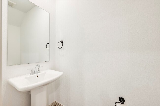 Building Photo - 5232 Springlake Pkwy