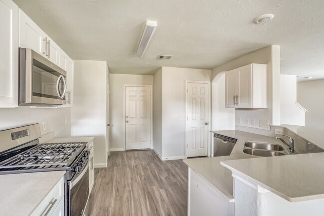 Building Photo - 5834 Kyle Cove Dr