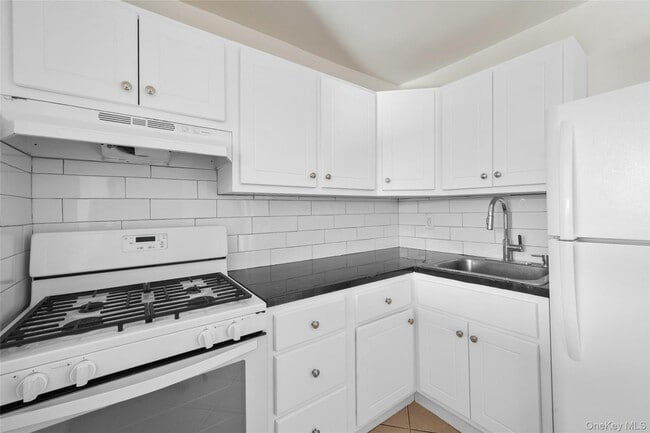 Building Photo - 351 N Broadway