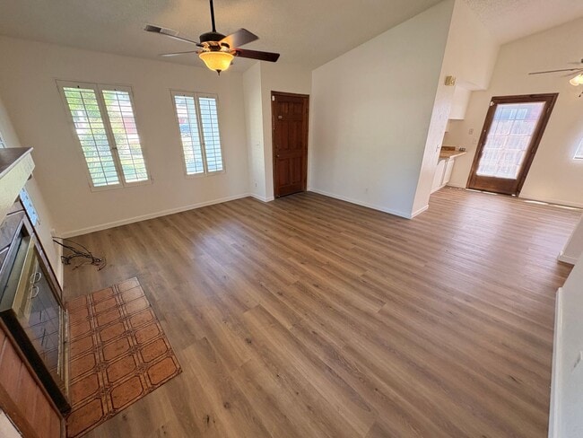 Building Photo - Nice 2 bedroom, 2 bathroom home for Rent in North Visalia.