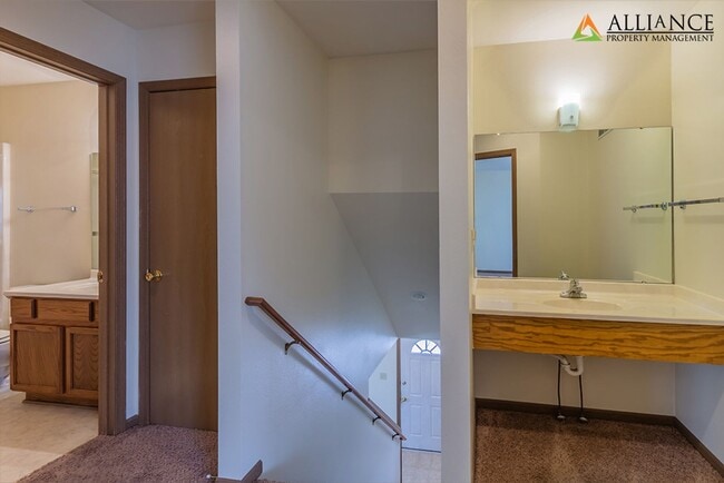 Building Photo - 928 Moro St