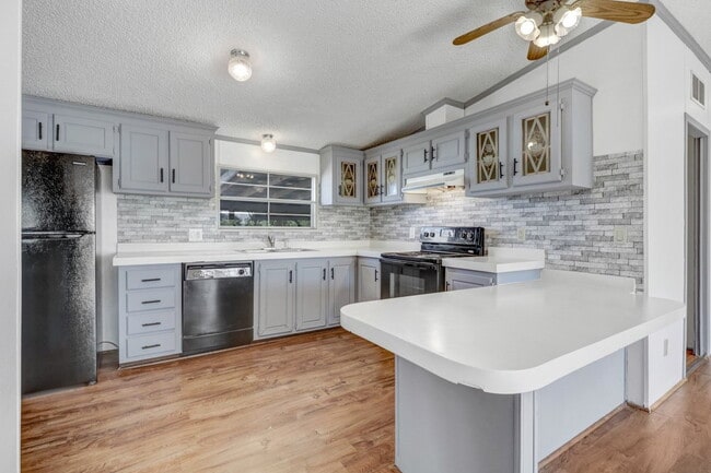 Building Photo - *SPACIOUS HOME IN PIKEVILLE SCHOOL DISTRICT*