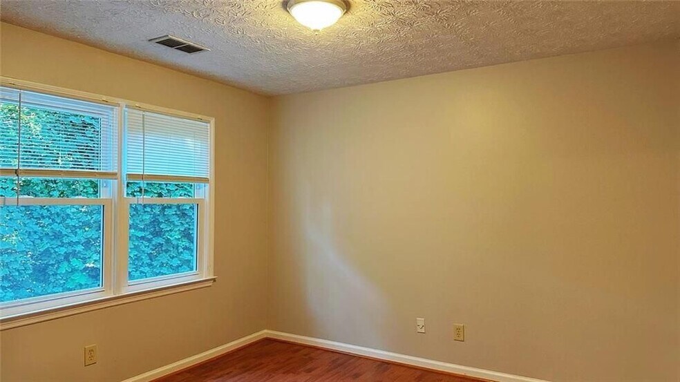 Building Photo - 1645 Bill Murdock Rd