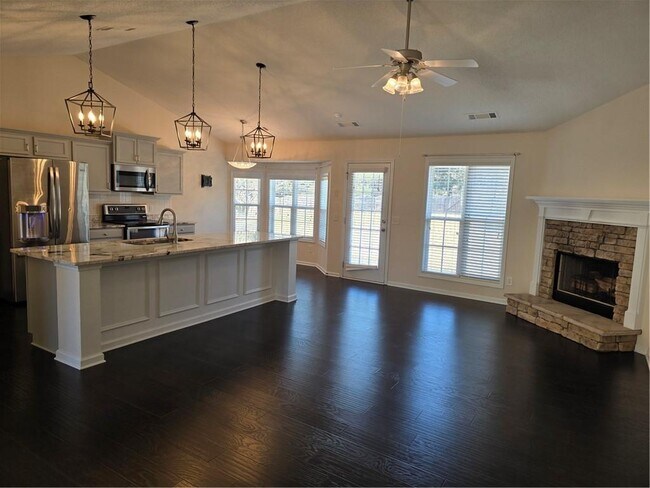 Building Photo - 607 McDowell Ln