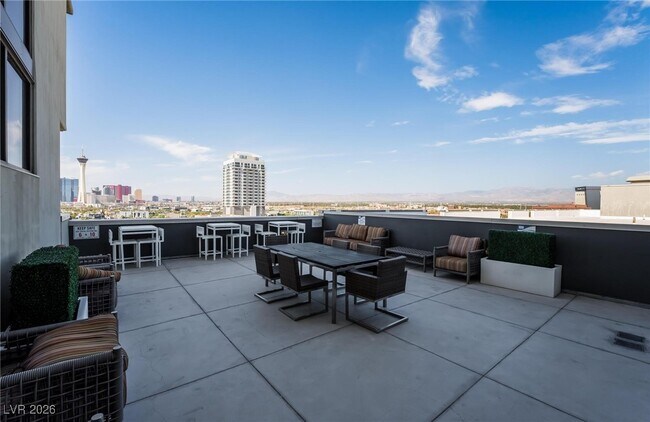 Building Photo - 353 E Bonneville Ave