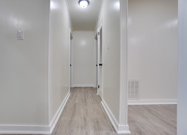 Building Photo - 2696 W View St