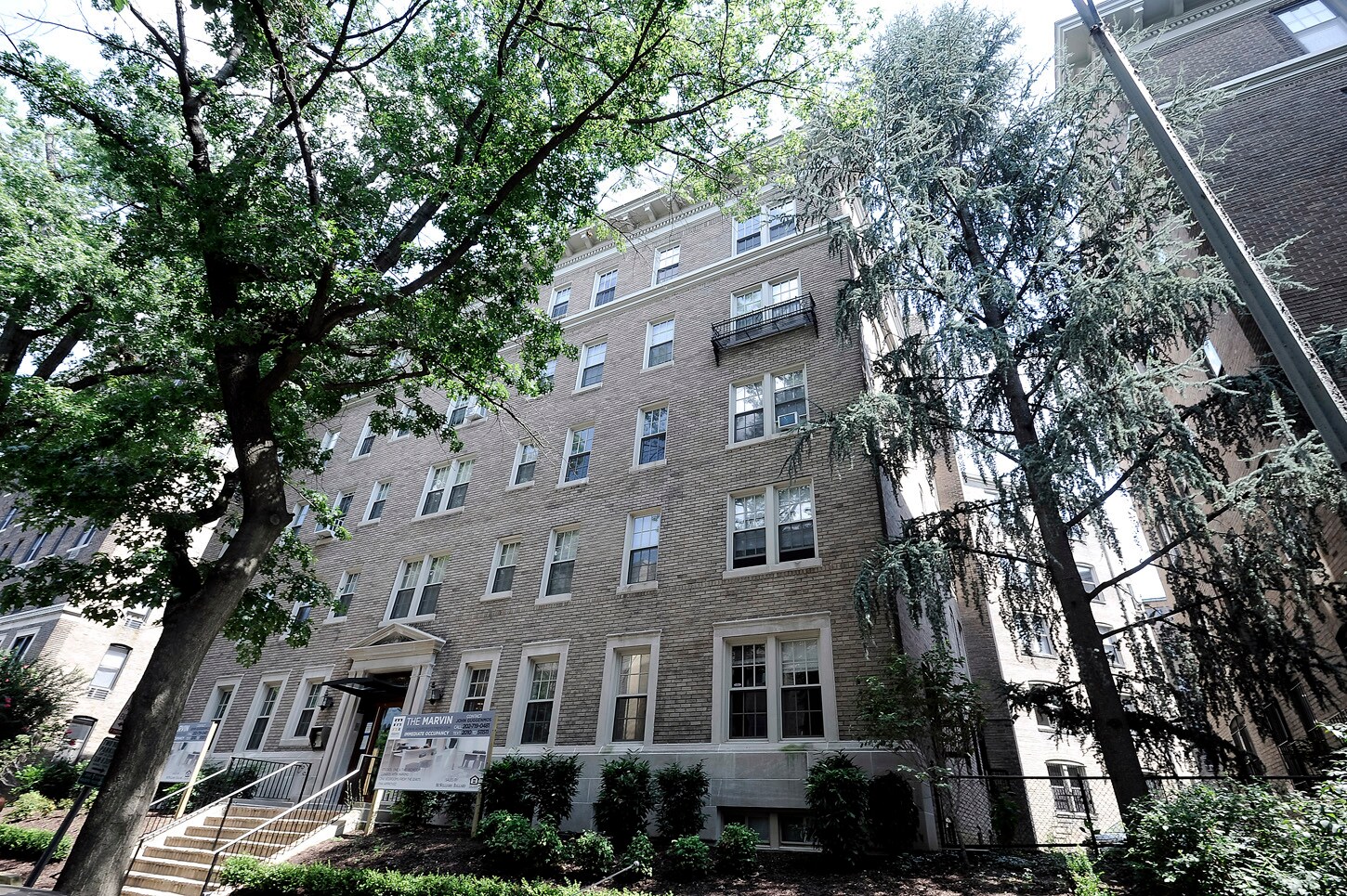 Building Photo - 1910 Kalorama Rd NW