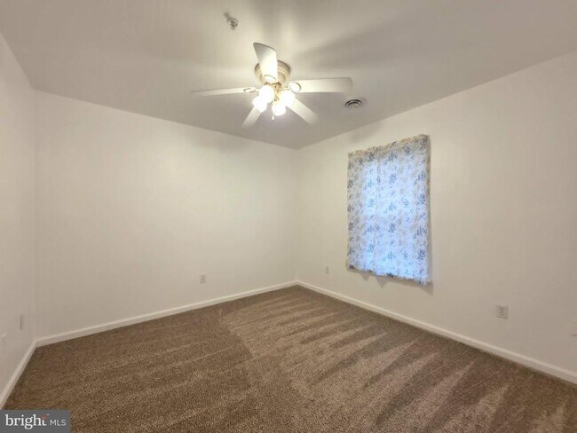 Building Photo - 1011 Granite Ct