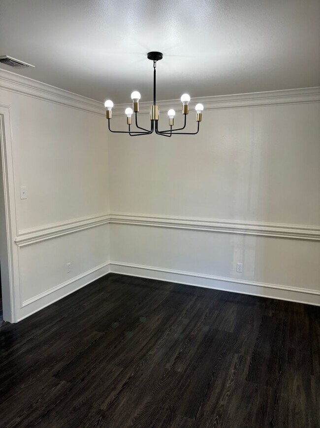 Building Photo - 4 Bedroom Home for Rent!