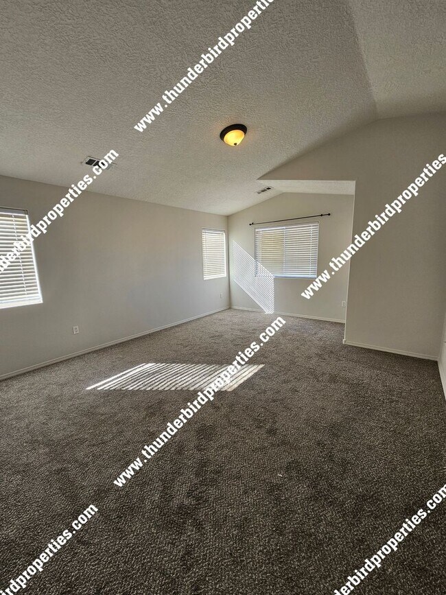 Building Photo - 4 Bedroom - 2.5 Bathroom - 2 car garage