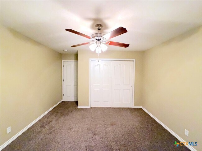 Building Photo - 849 Scenic Hills Dr