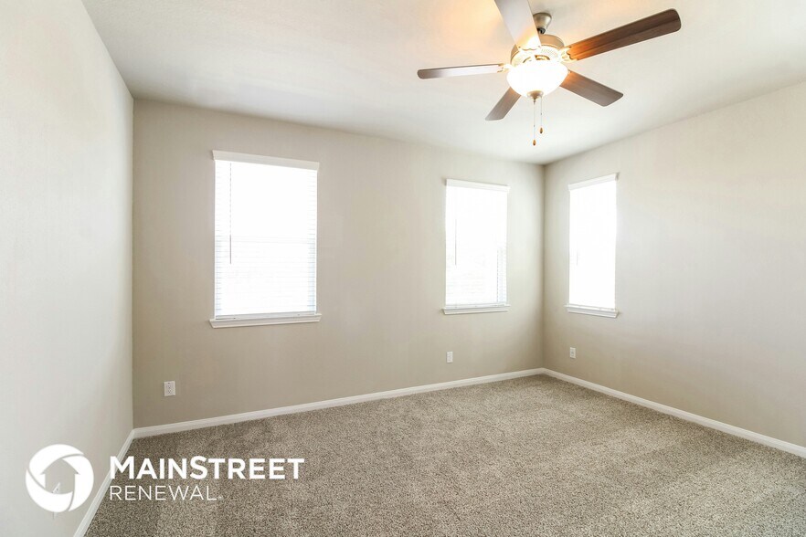 Building Photo - 9824 Rugged Oaks Dr