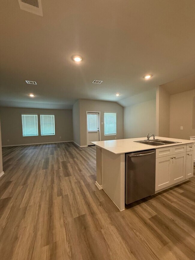 Building Photo - 1108 Belhaven St