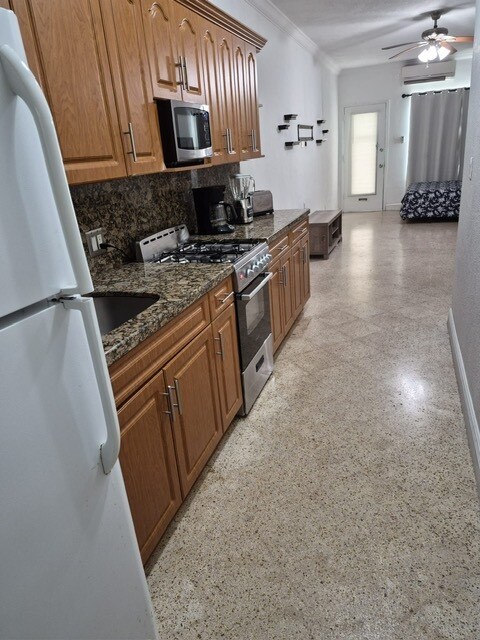 Building Photo - 6490 Collins Ave