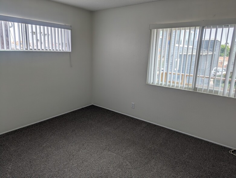 Front bedroom - 220 Melrose Dr