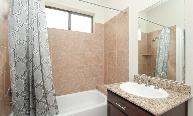 Building Photo - 908 Garden Oaks Terrace