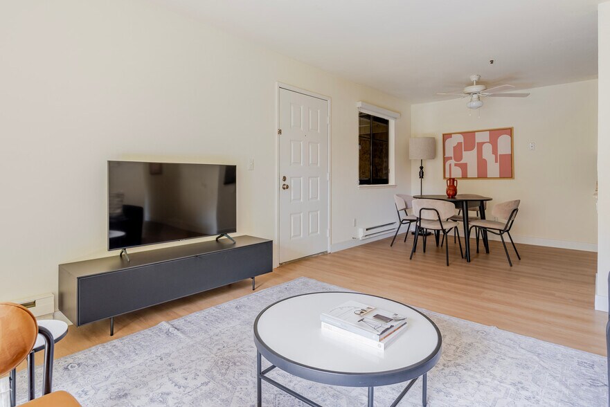 Building Photo - 1600 Villa St