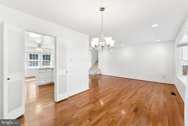 Building Photo - 1730 Pine Valley Dr