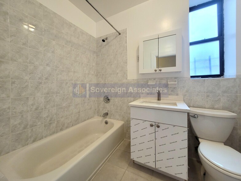 Building Photo - 1803 Riverside Dr