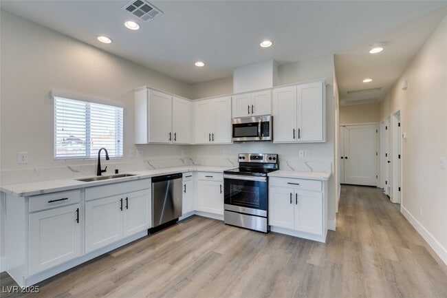 Building Photo - 1912 Carver Ave