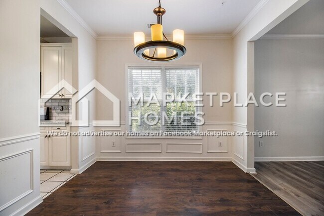 Building Photo - 5035 Villas Terrace