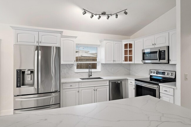 Building Photo - 14576 Sunset Pine Dr