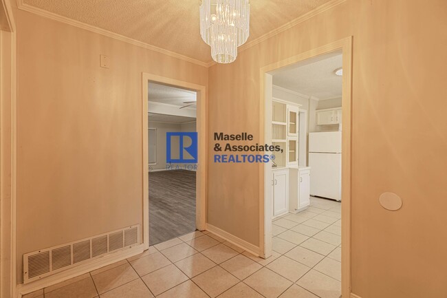 Building Photo - 3 Bed/2.5 Bath in Brookwood Subdivision