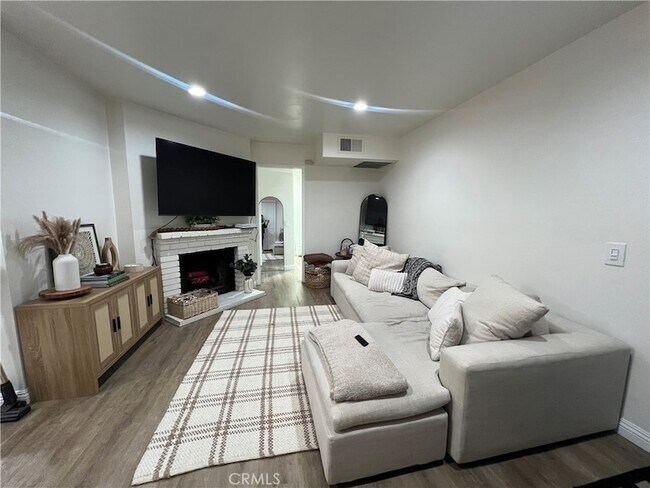 Building Photo - 139 S Poplar Ave